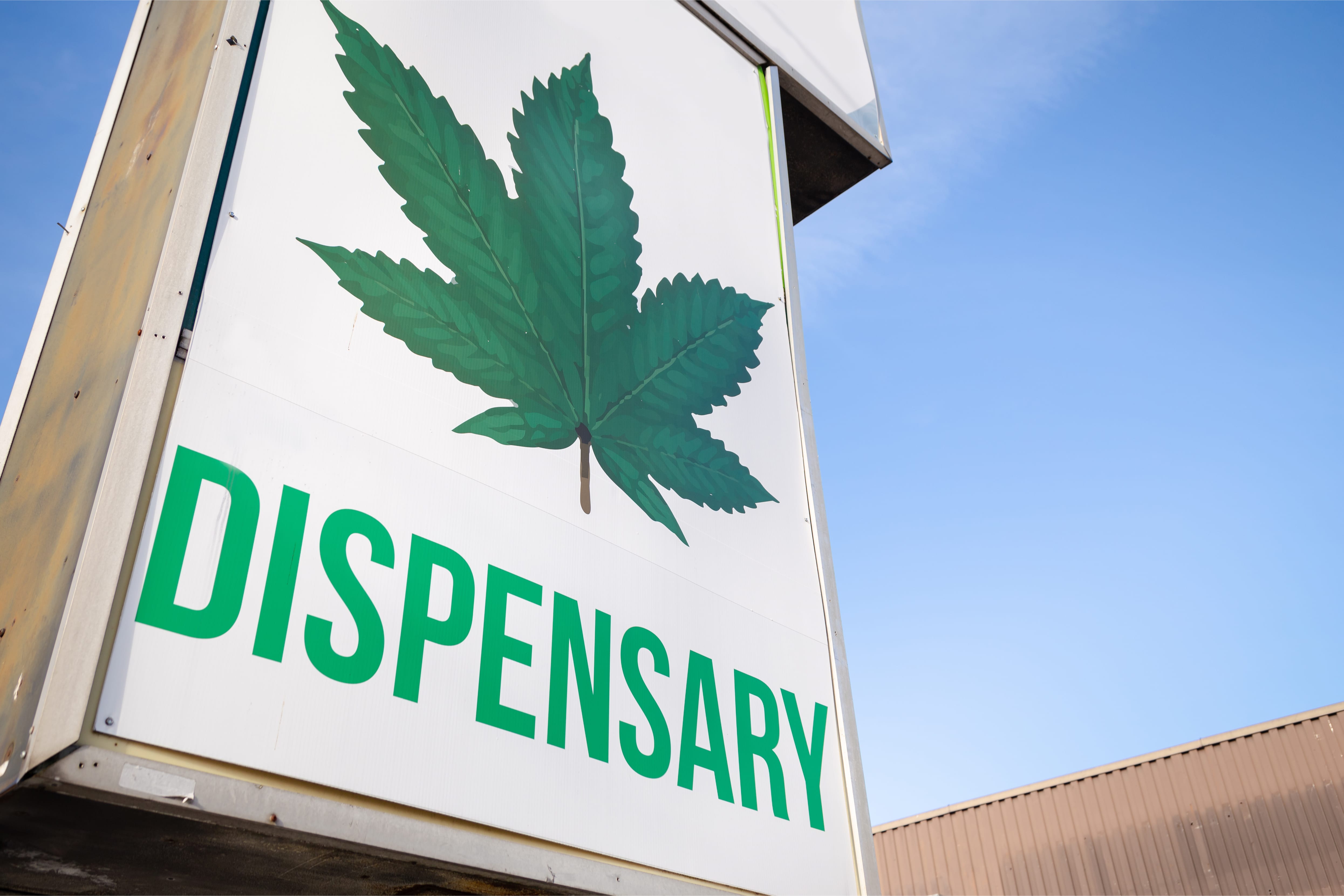 Legal Cannabis Retail Innovates Its Way Around Payments Knot - dealsinretail